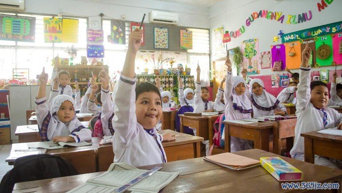 Ilustrasi kegiatan belajar di sekolah