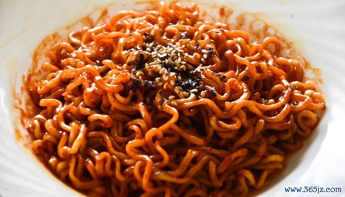 Pakai Samyang Palsu Saat Mukbang, Bocah Ini Langsung Viral